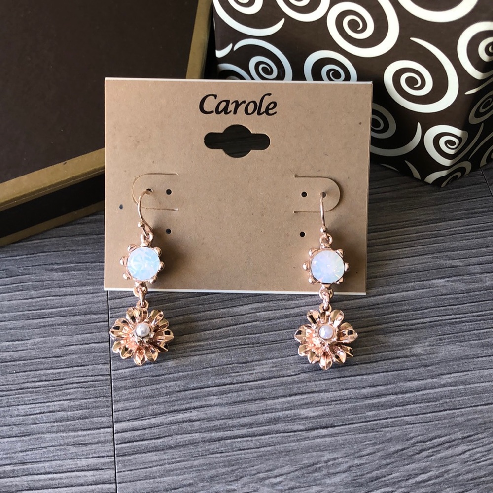 Beautiful Dangling Flower Earrings